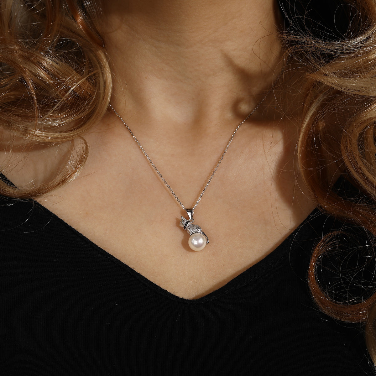 Pearl Kitty Pendant Necklace