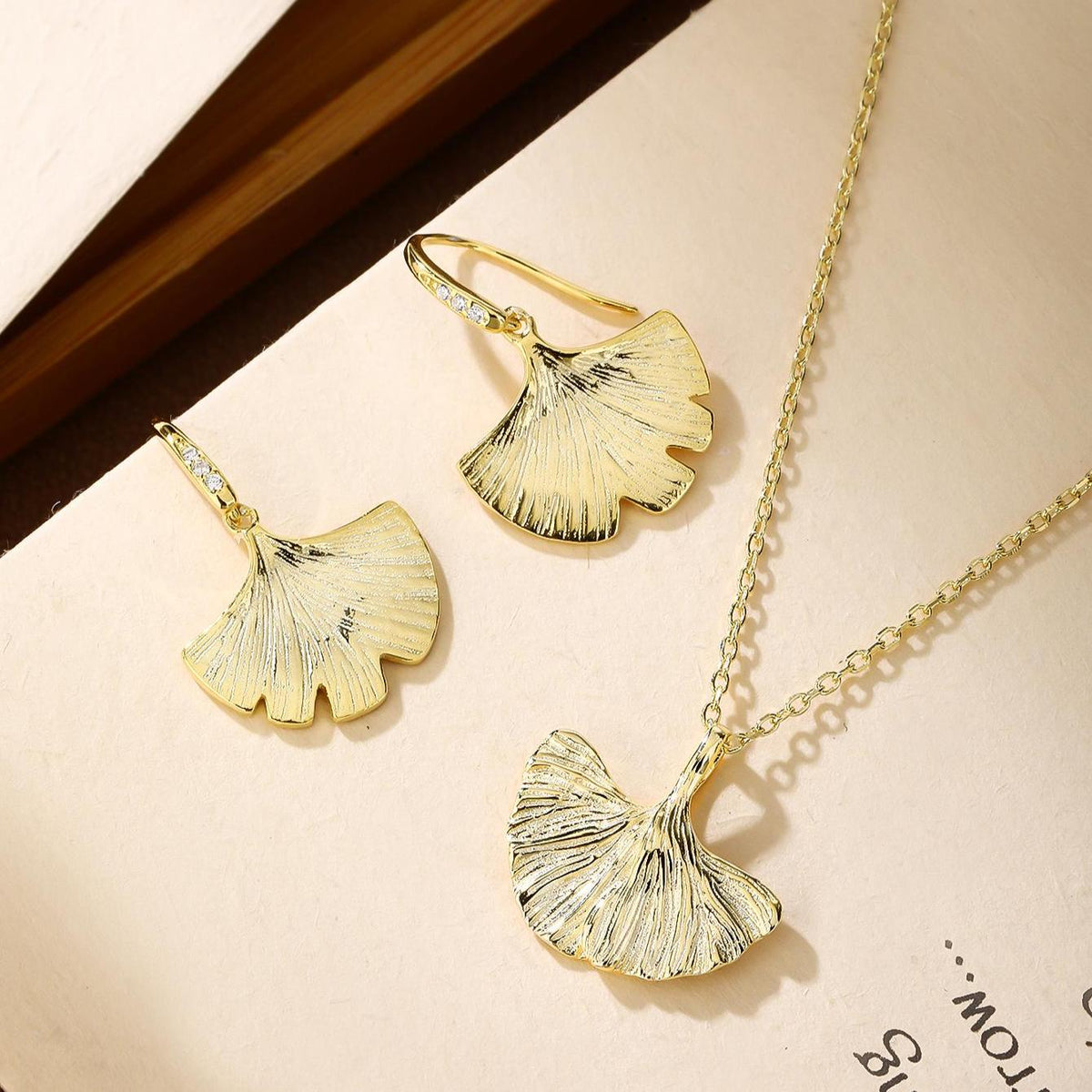 Dainty Ginkgo Leaf Gift Set